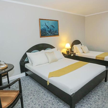 Holiday Plaza Hotel - Себу Экстерьер фото