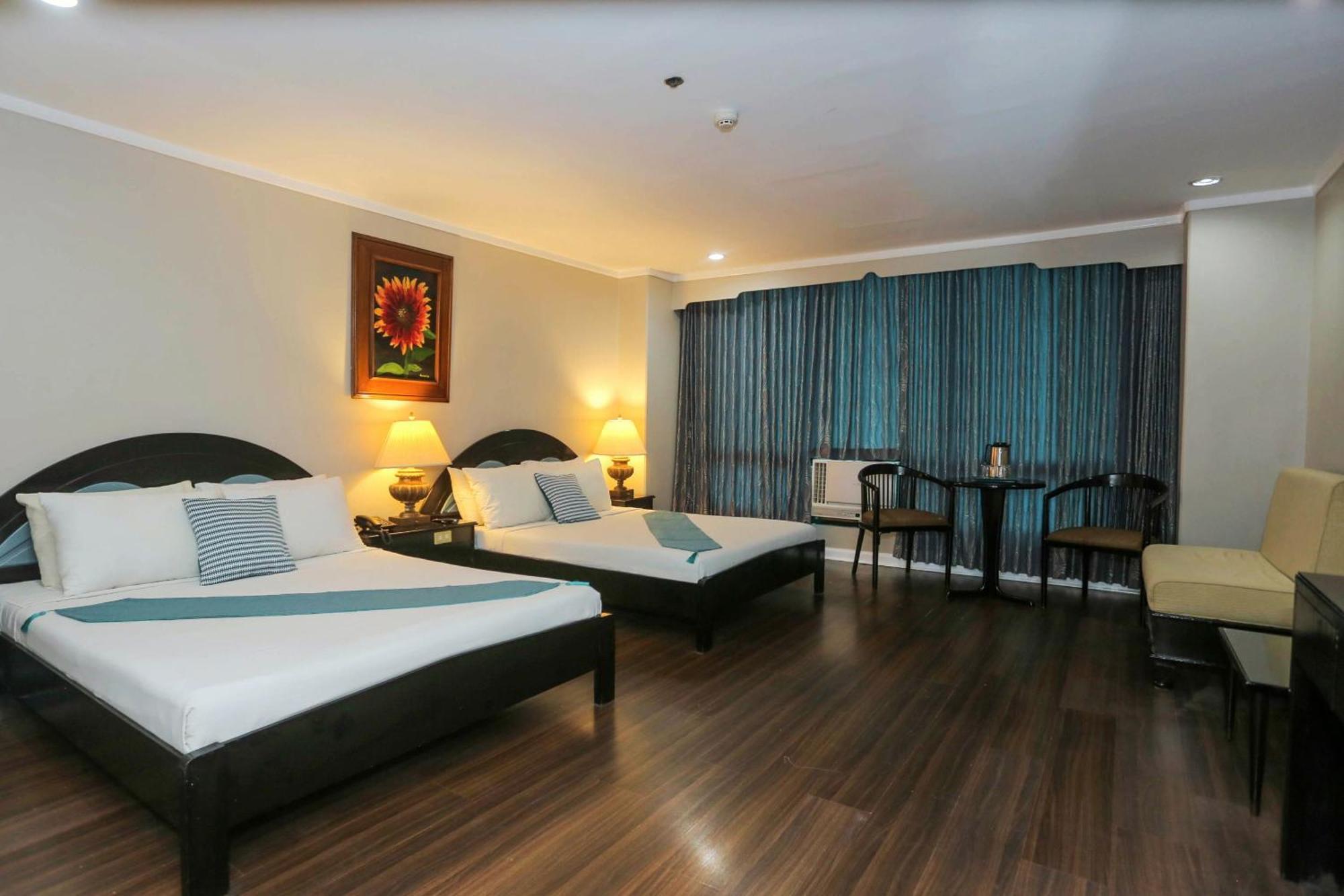 Holiday Plaza Hotel - Себу Экстерьер фото