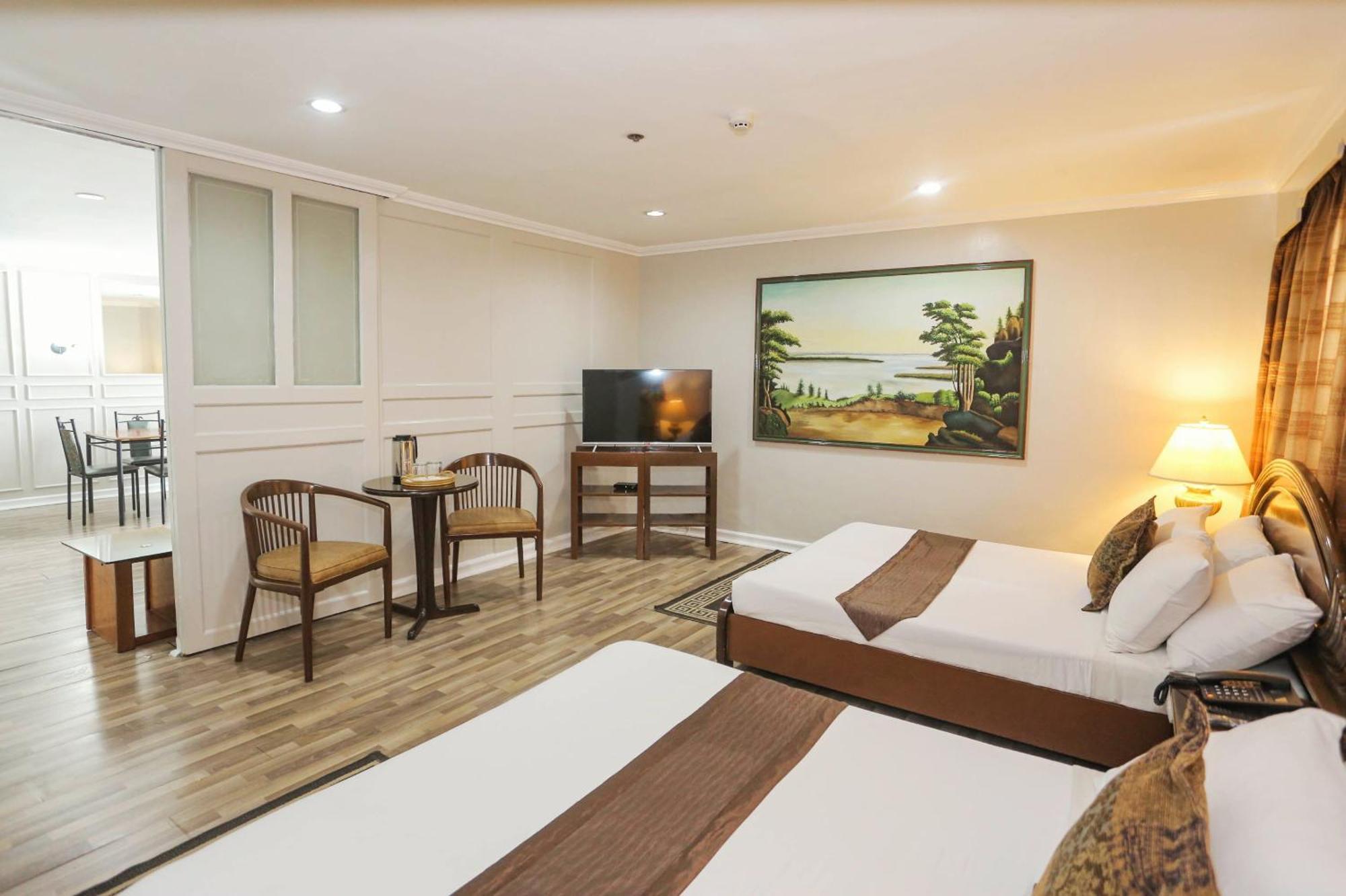 Holiday Plaza Hotel - Себу Экстерьер фото