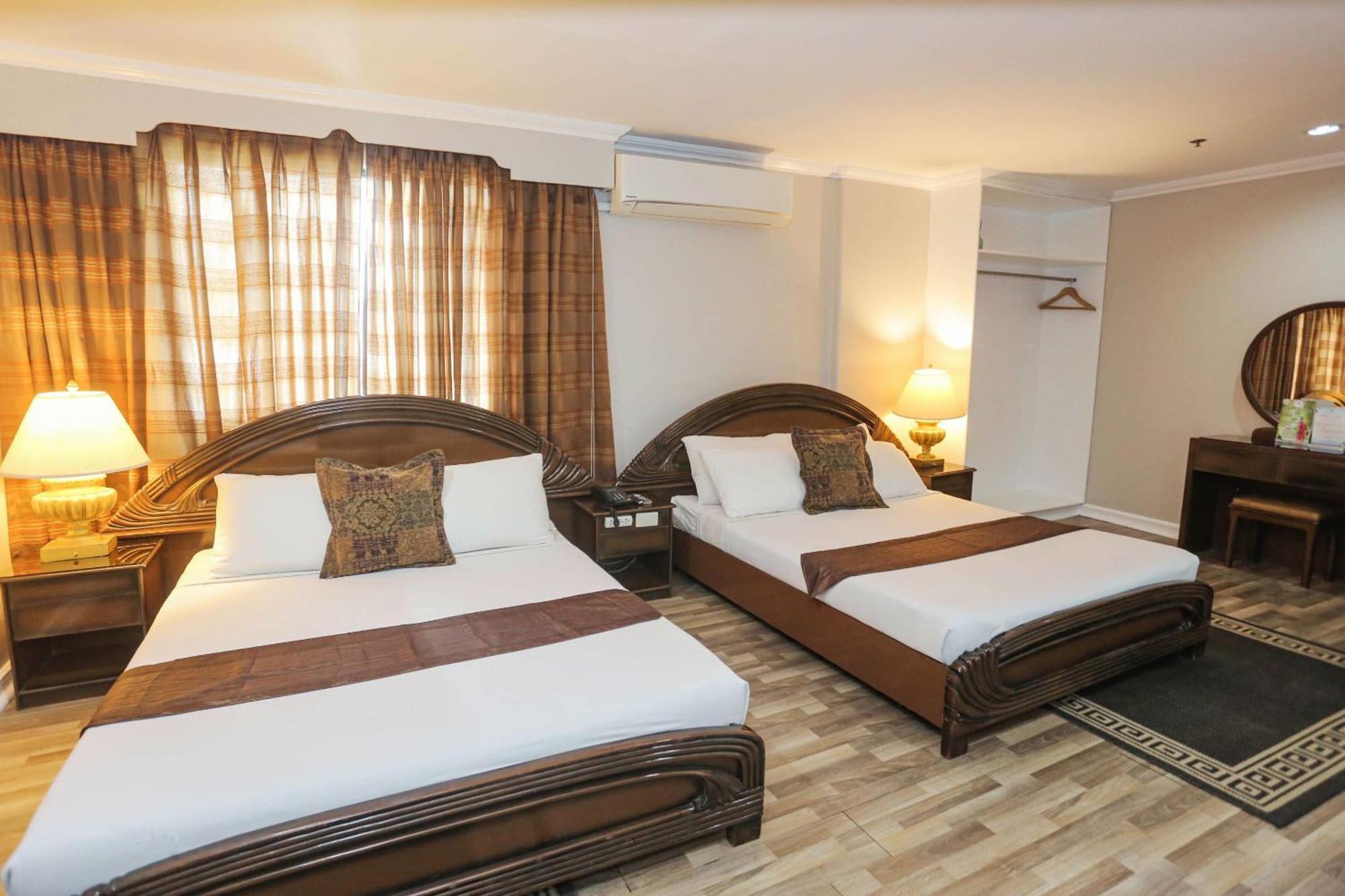 Holiday Plaza Hotel - Себу Экстерьер фото