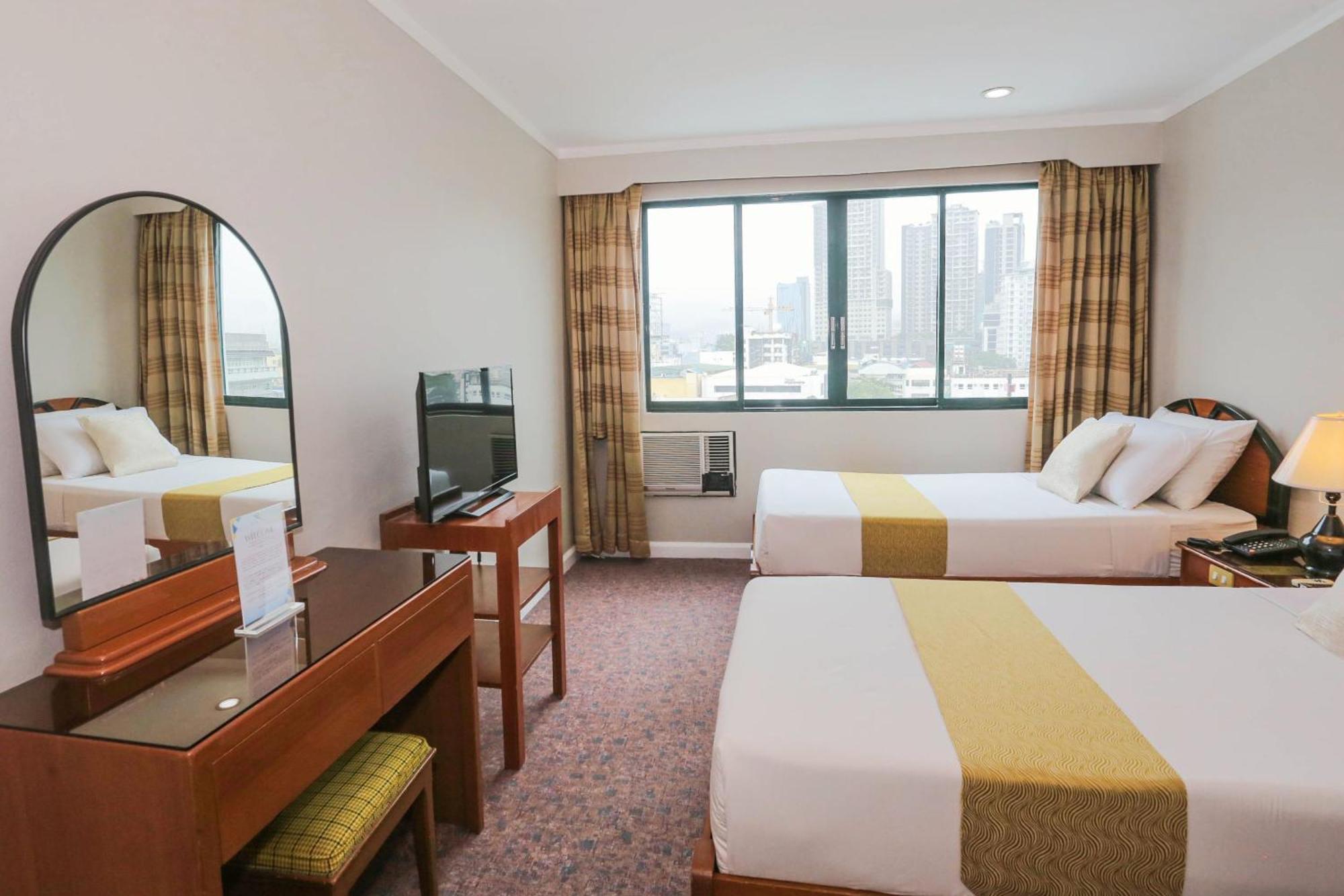 Holiday Plaza Hotel - Себу Экстерьер фото
