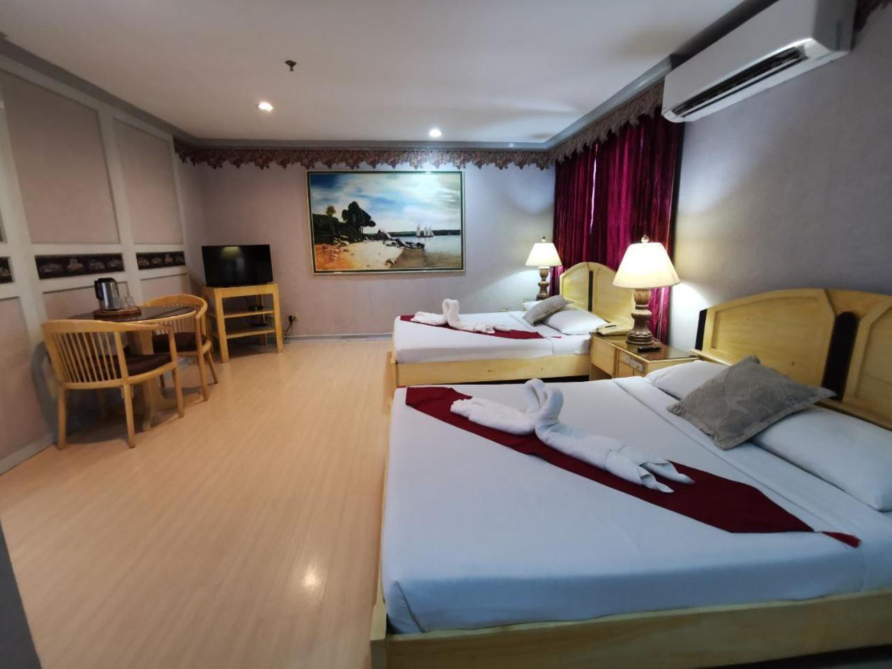 Holiday Plaza Hotel - Себу Экстерьер фото