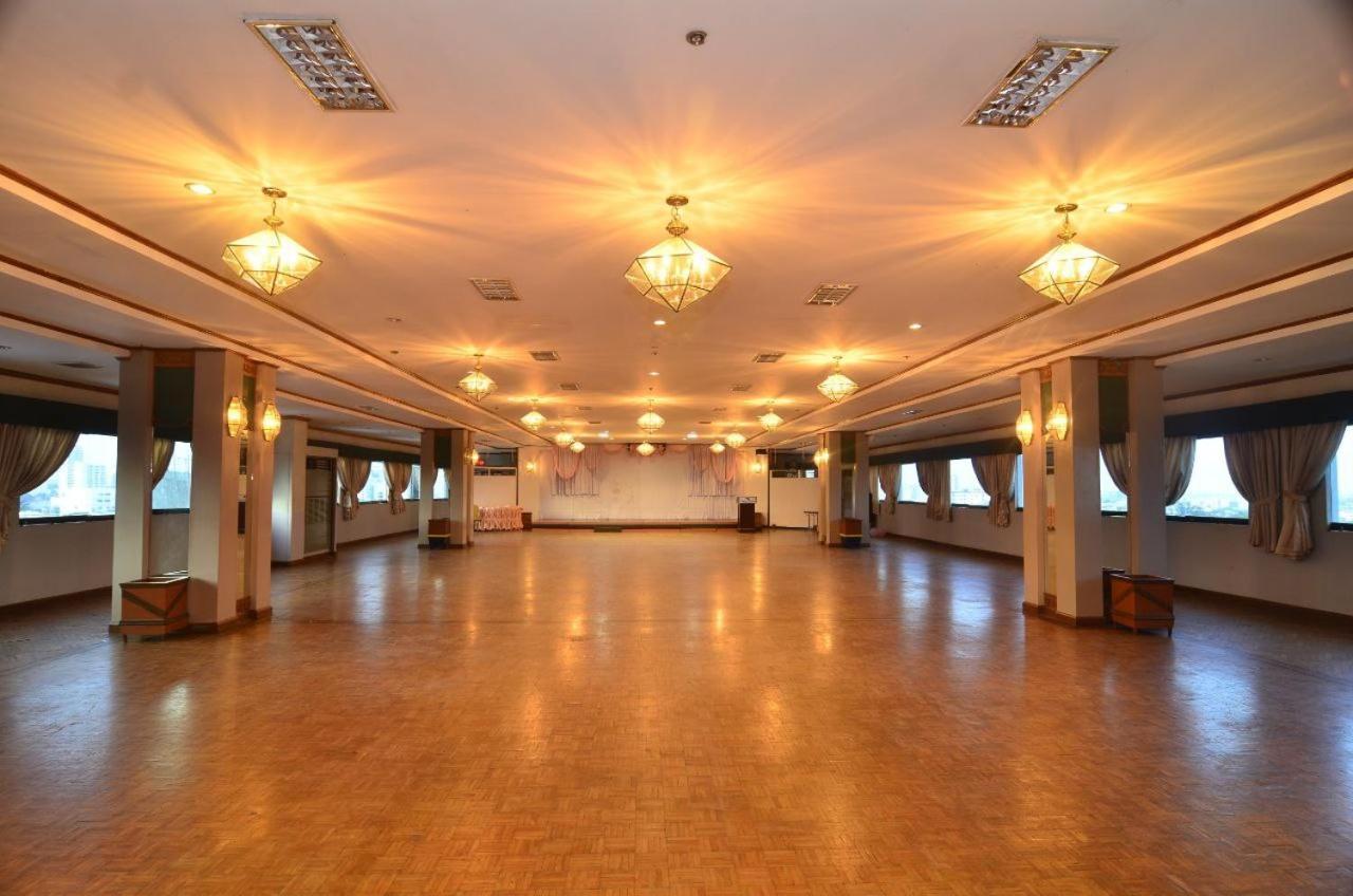Holiday Plaza Hotel - Себу Экстерьер фото