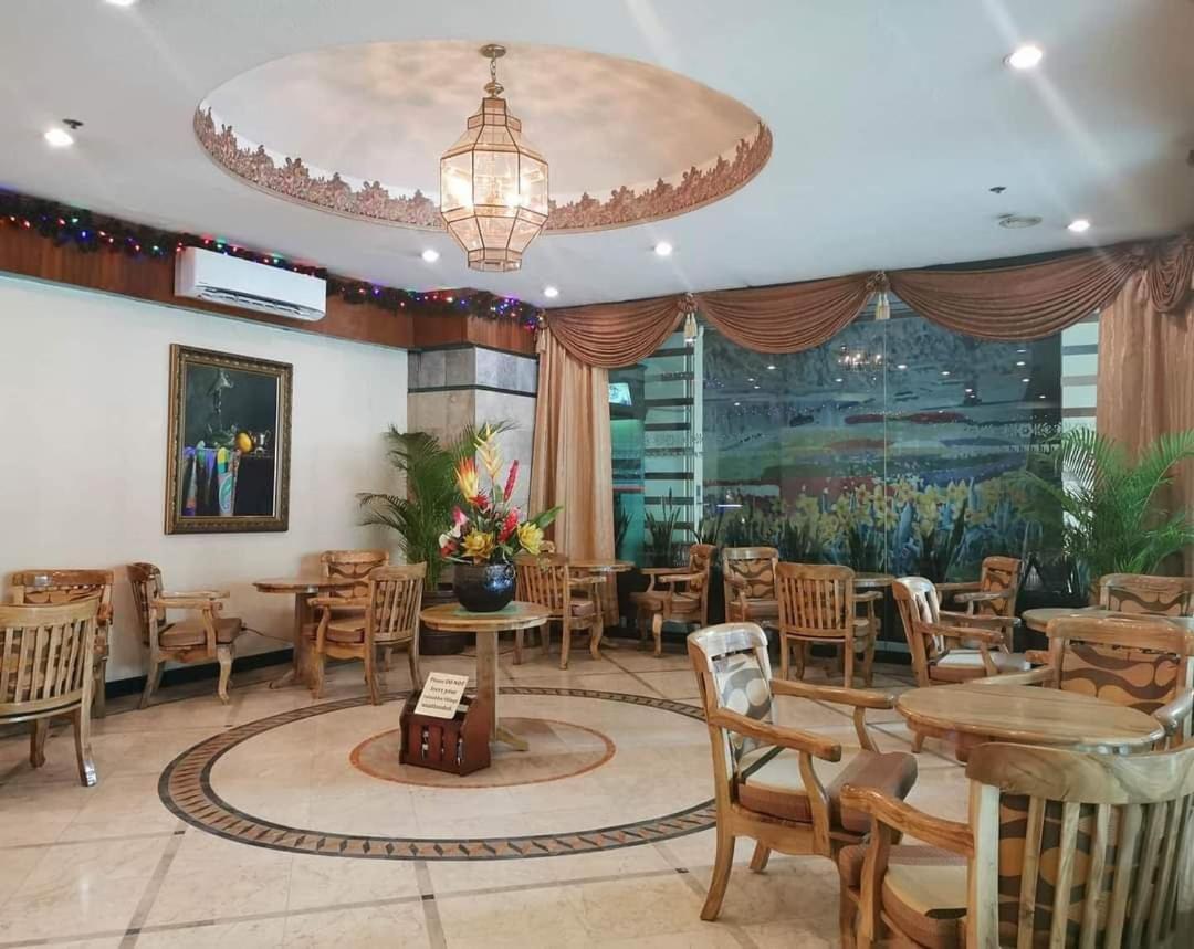 Holiday Plaza Hotel - Себу Экстерьер фото