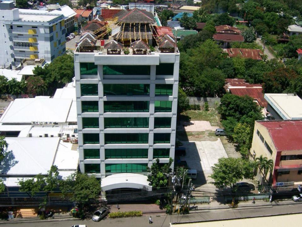 Holiday Plaza Hotel - Себу Экстерьер фото