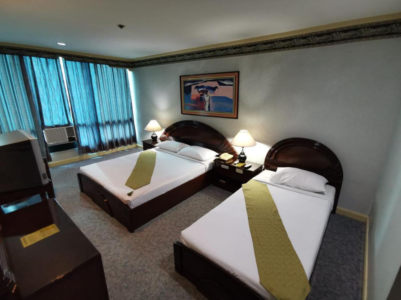Holiday Plaza Hotel - Себу Экстерьер фото